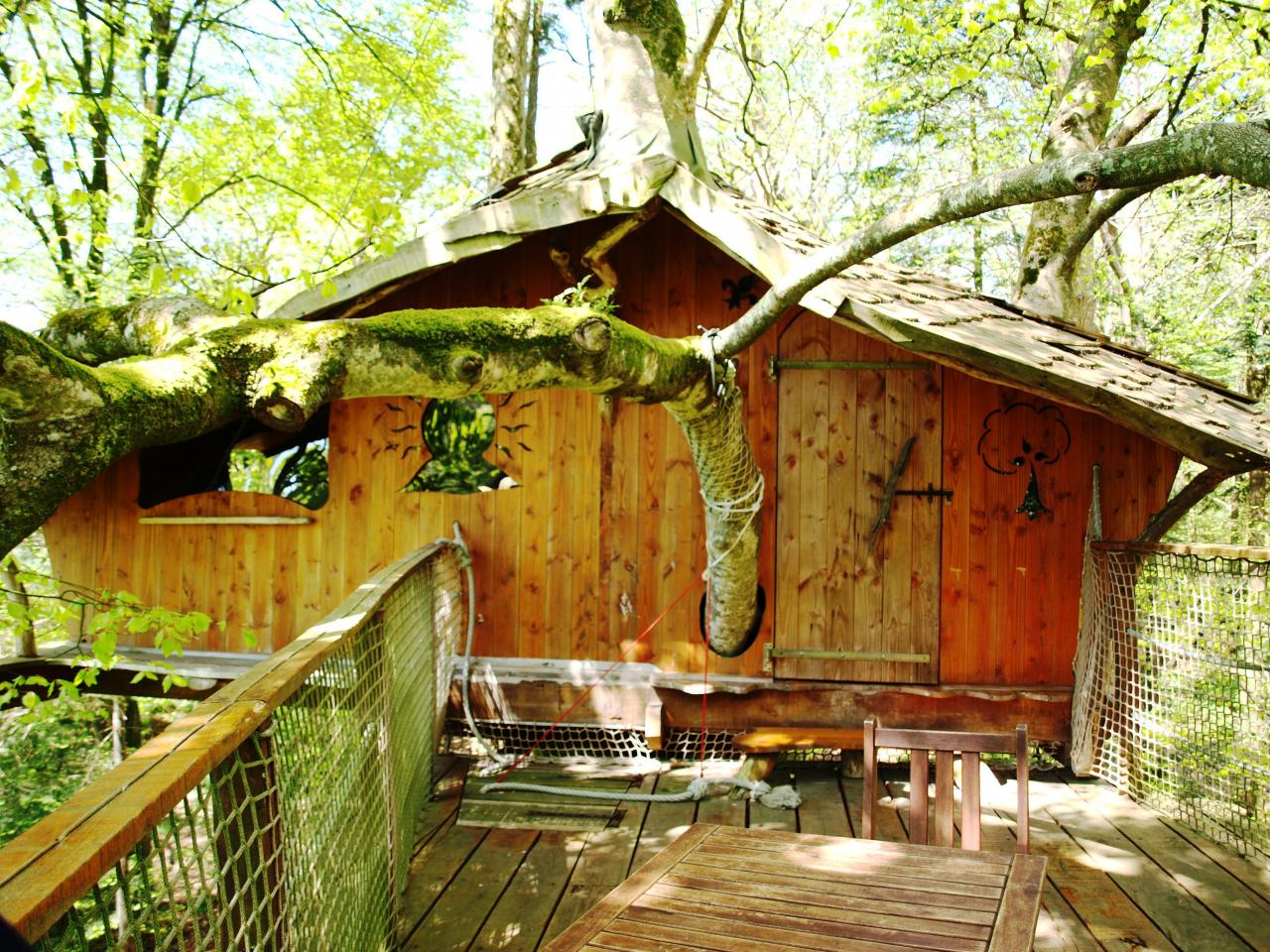 La cabane vue de la terrasse