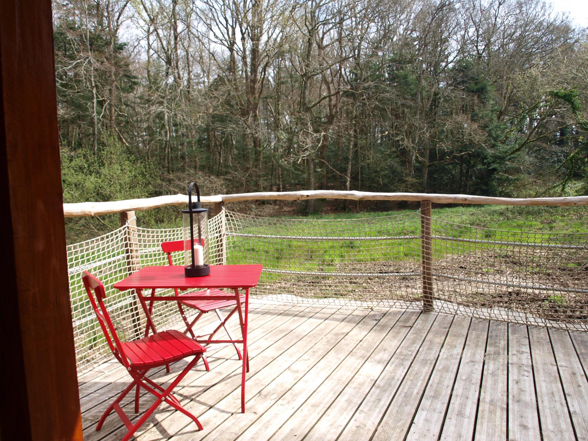 La cabane STELLA dans les bois