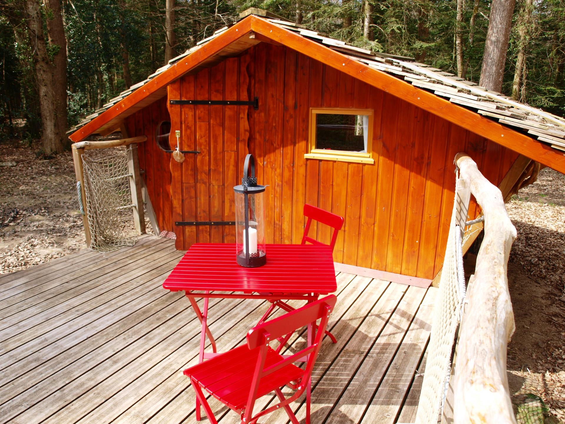 La cabane STELLA dans les bois