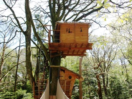 La cabane dans les arbres Nid clos à 12 mètres de haut