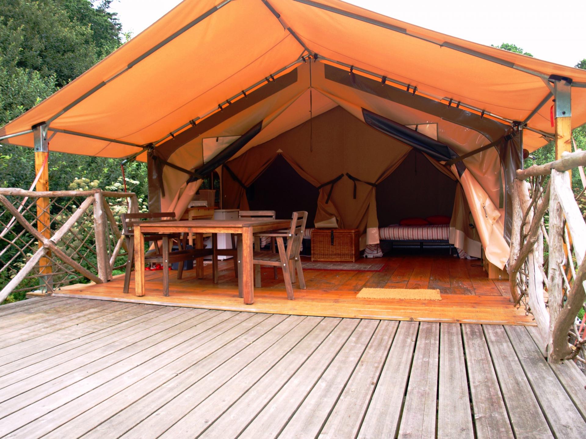 safari tent accommodation victoria